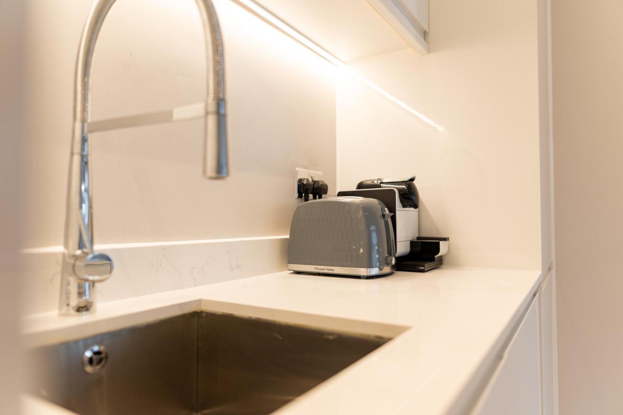 Exclusive Cardiff City Centre Apartment Eksteriør billede