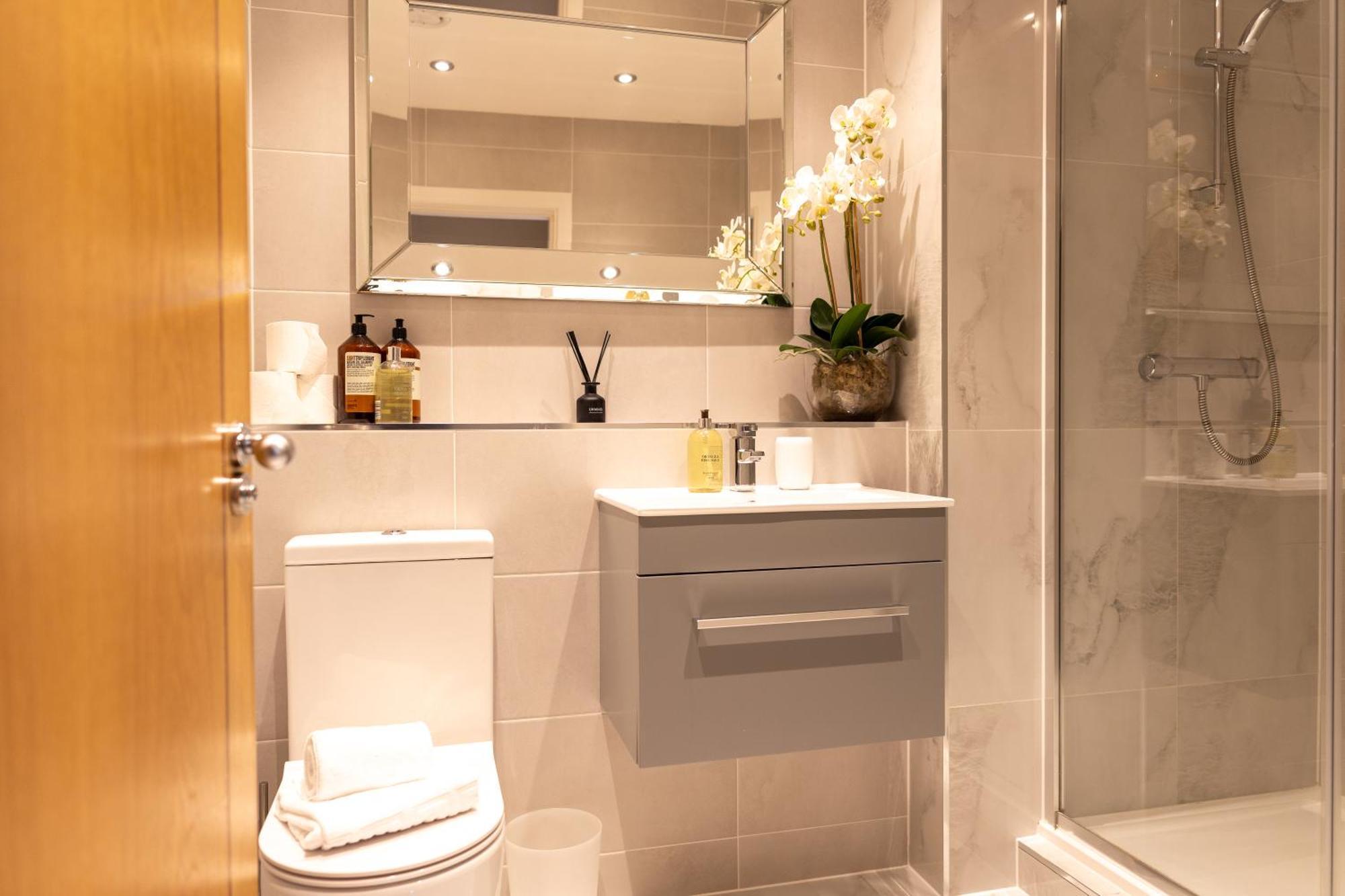 Exclusive Cardiff City Centre Apartment Eksteriør billede