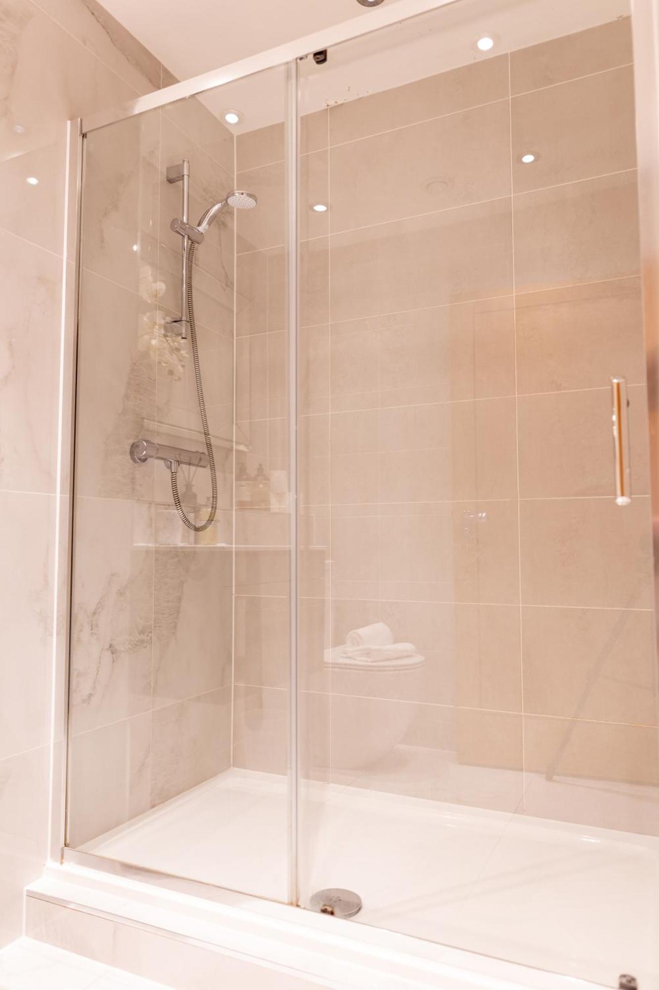 Exclusive Cardiff City Centre Apartment Eksteriør billede