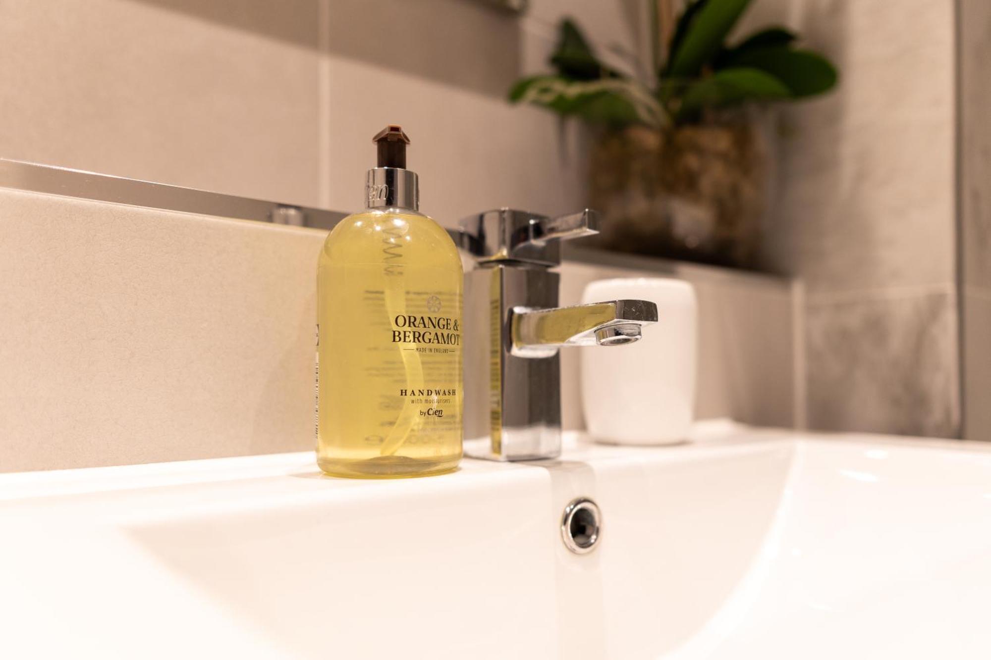 Exclusive Cardiff City Centre Apartment Eksteriør billede