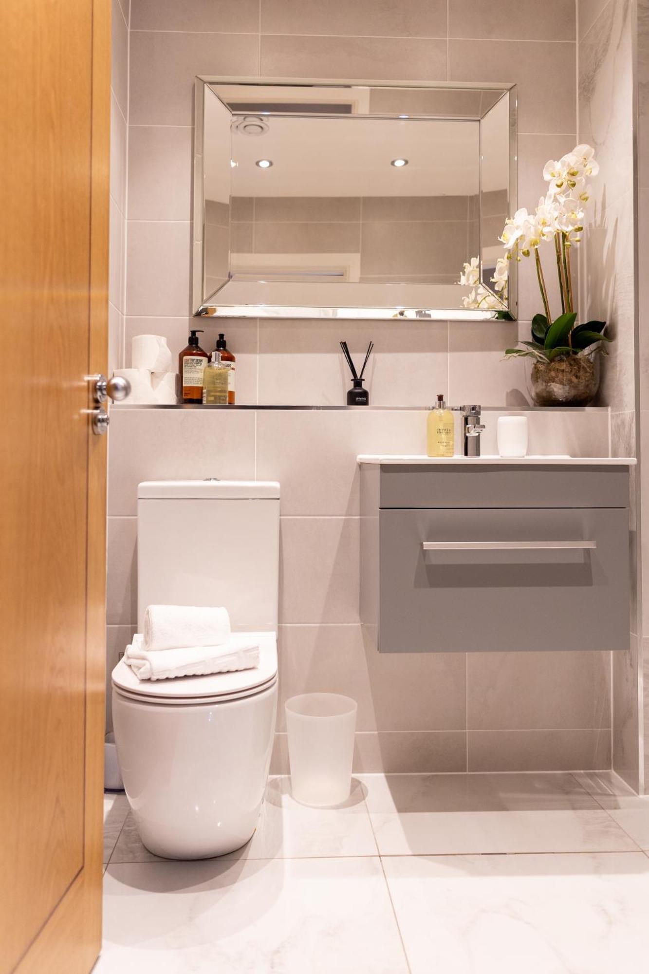 Exclusive Cardiff City Centre Apartment Eksteriør billede
